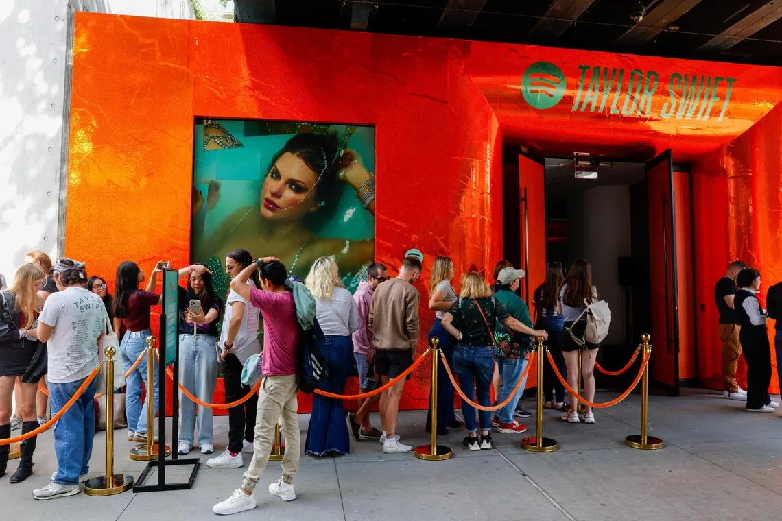 People wait to enter a Spotify pop-up event for Taylor Swift’s album "The Life of a Showgirl" in New York City, U.S., September 30, 2025. REUTERS/Kylie Cooper