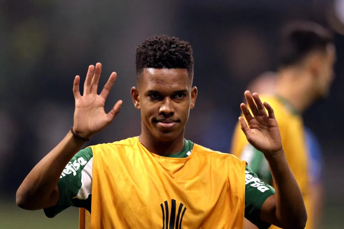 FILE PHOTO: Soccer Football - Copa Libertadores - Round of 16 - Second Leg - Palmeiras v Botafogo - Allianz Parque, Sao Paulo, Brazil - August 21, 2024 Palmeiras' Estevao Willian during the warm up before the match REUTERS/Carla Carniel/File Photo