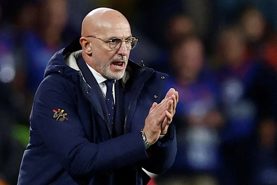 FILE PHOTO: Soccer Football - Euro 2024 Qualifier - Group A - Spain v Georgia - Estadio Jose Zorrilla, Valladolid, Spain - November 19, 2023  Spain coach Luis de la Fuente reacts REUTERS/Juan Medina/File Photo