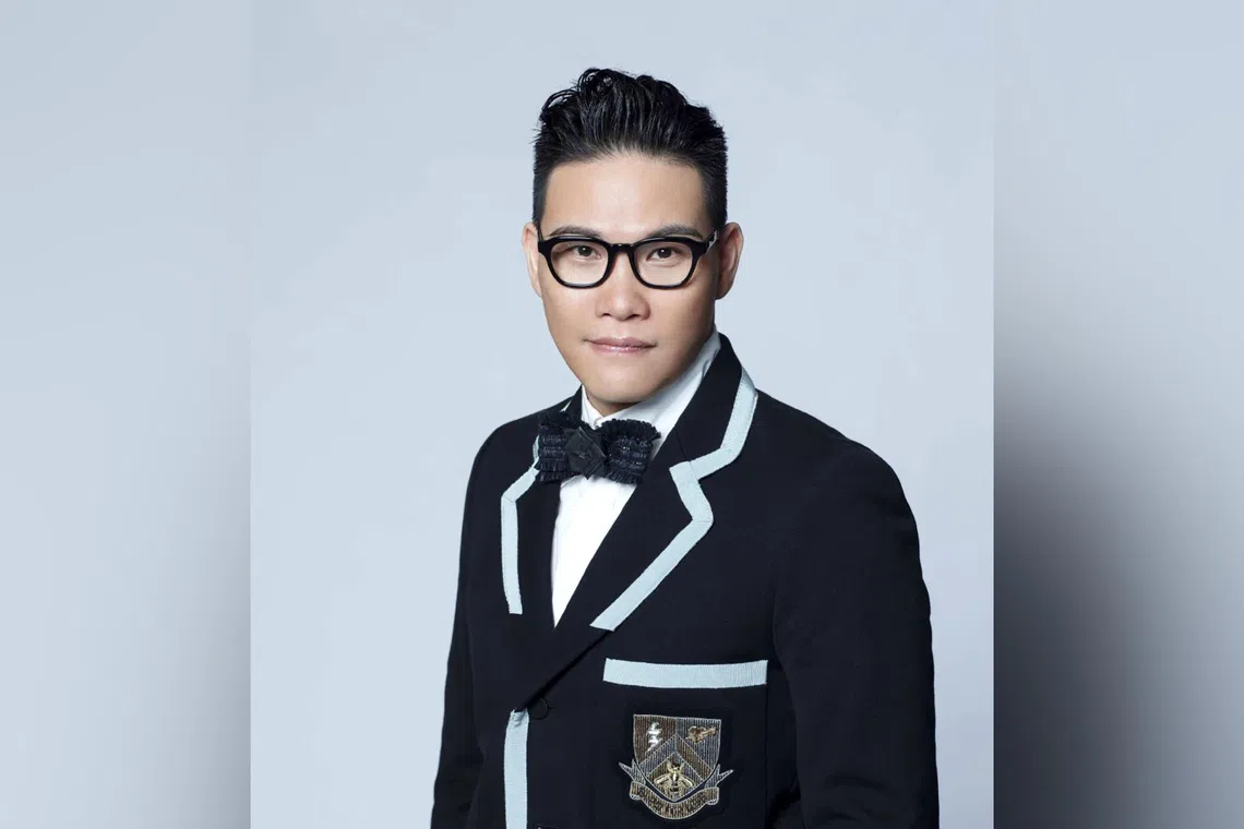 Hong Kong singer William So was arrested in 2002 for taking Ecstasy pills at a pub in Taipei.