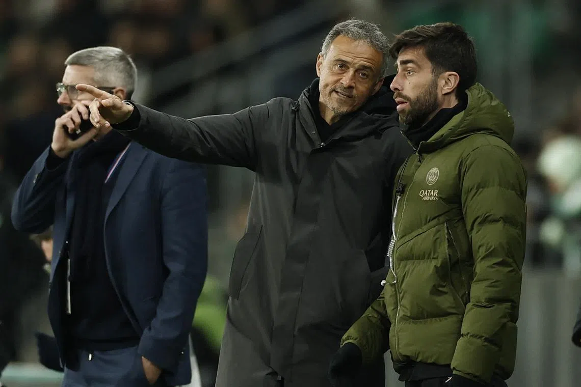 Soccer Football - Ligue 1 - AS Saint-Etienne v Paris St Germain - Stade Geoffroy-Guichard, Saint-Etienne, France - March 29, 2025 Paris St Germain coach Luis Enrique talks with assistant coach Rafel Pol REUTERS/Benoit Tessier