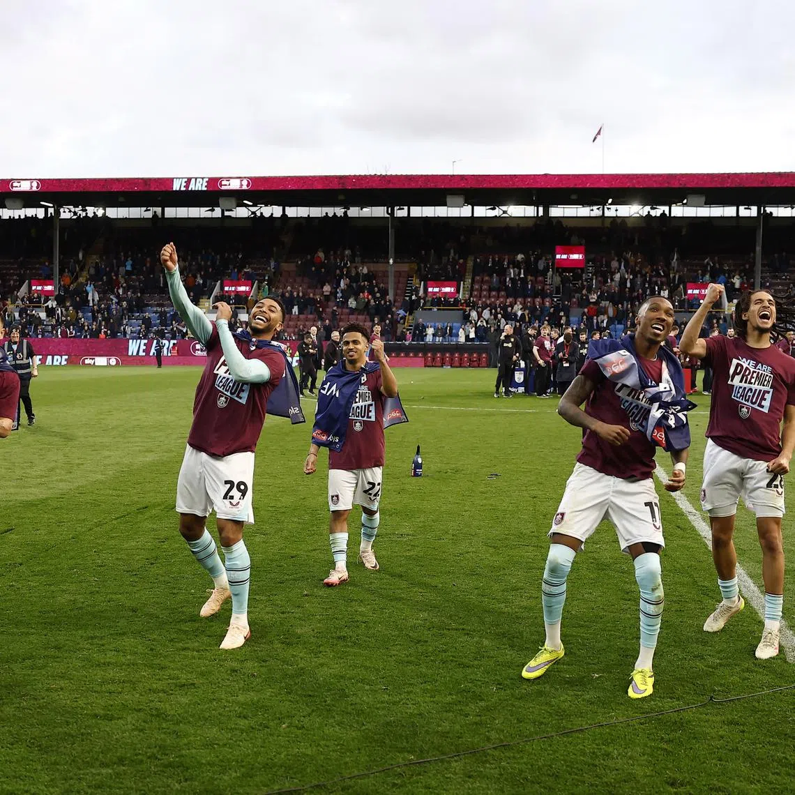 FILE PHOTO: Soccer Football - Championship - Burnley v Sheffield United - Turf Moor, Burnley, Britain - April 21, 2025 Burnley players celebrate after being promoted to the Premier League Action Images/Jason Cairnduff/ File Photo