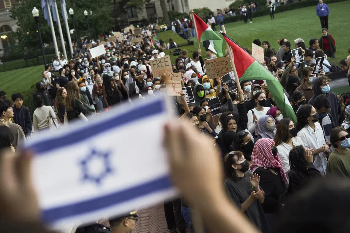 Pro-Palestinian protesters and pro-Israeli counter-protesters demonstrate at Columbia University, in New York.