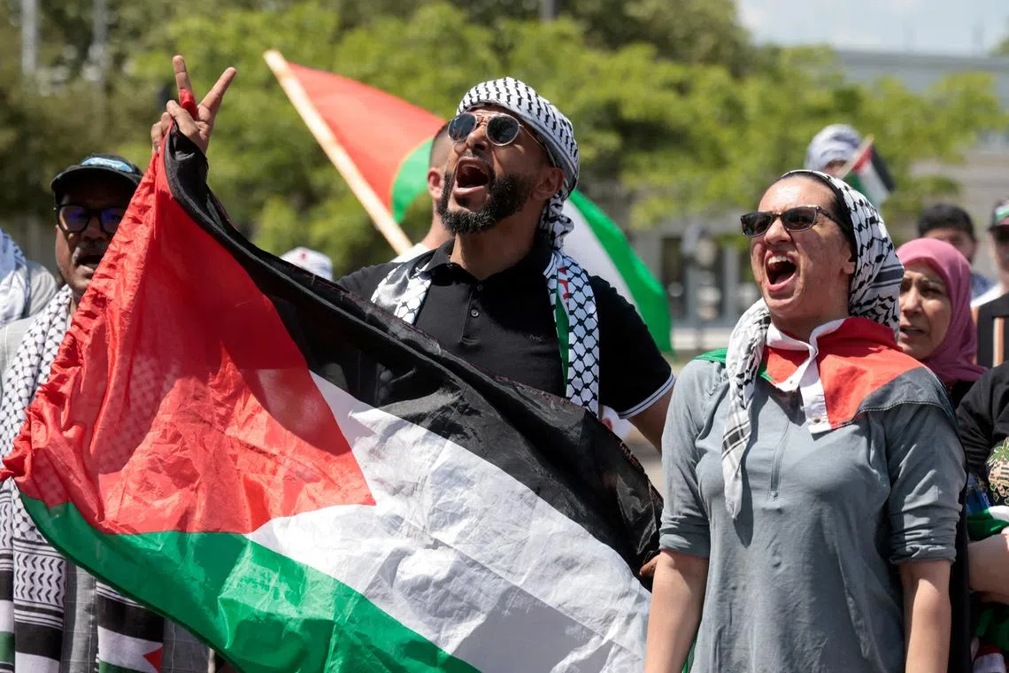 FILE PHOTO: Pro-Palestinian protesters rally for a cease fire in Gaza during the ongoing conflict between Israel and Hamas in Dearborn, Michigan, U.S., May 19, 2024. REUTERS/Rebecca Cook/File Photo