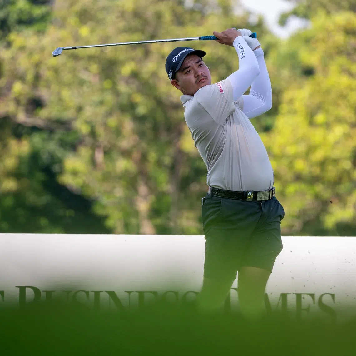 Ekpharit Wu shot a flawless seven-under 64 to take a share of the lead after the first round of the Singapore Open presented by The Business Times.