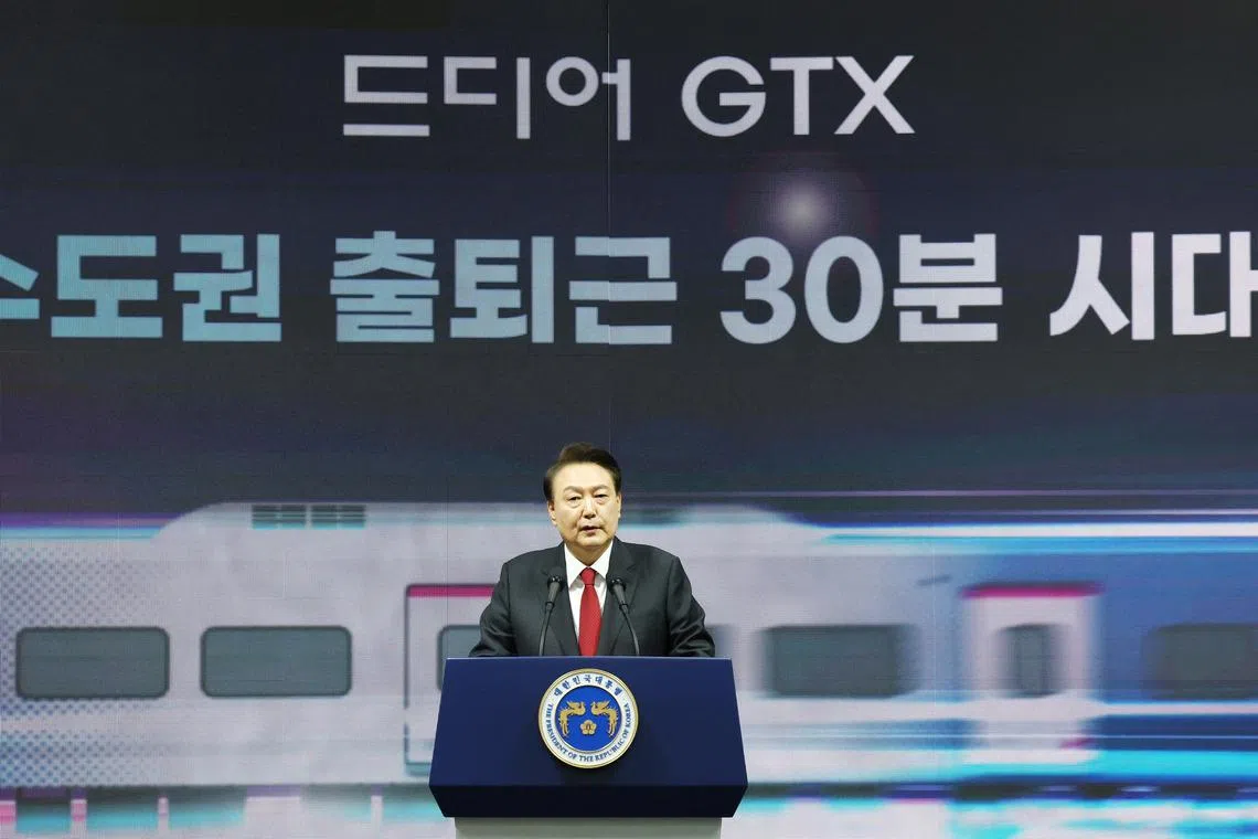 Mr Yoon inaugurated a section of the first line, which will cut the commute time from Suseo in the capital to Dongtan to 19 minutes from 80 minutes now on a bus.