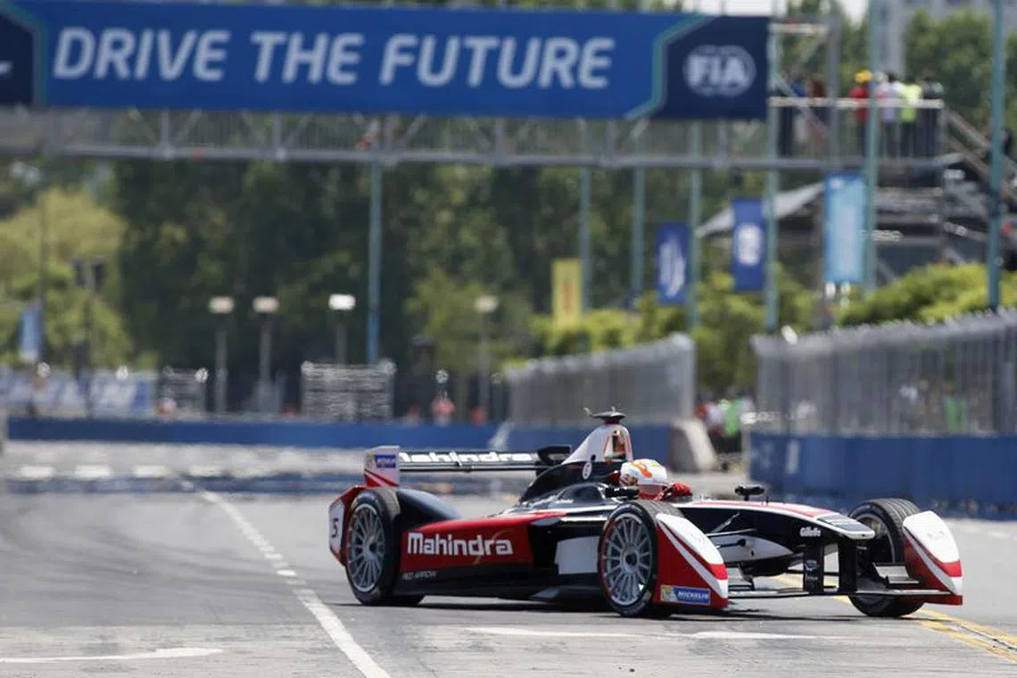 Mahindra Racing Team driver Bruno Senna of Brazil, drives his car during a qualifying practice for Round Four of the Formula E championship in Buenos Aires, January 10, 2015. REUTERS/Enrique Marcarian/File Photo