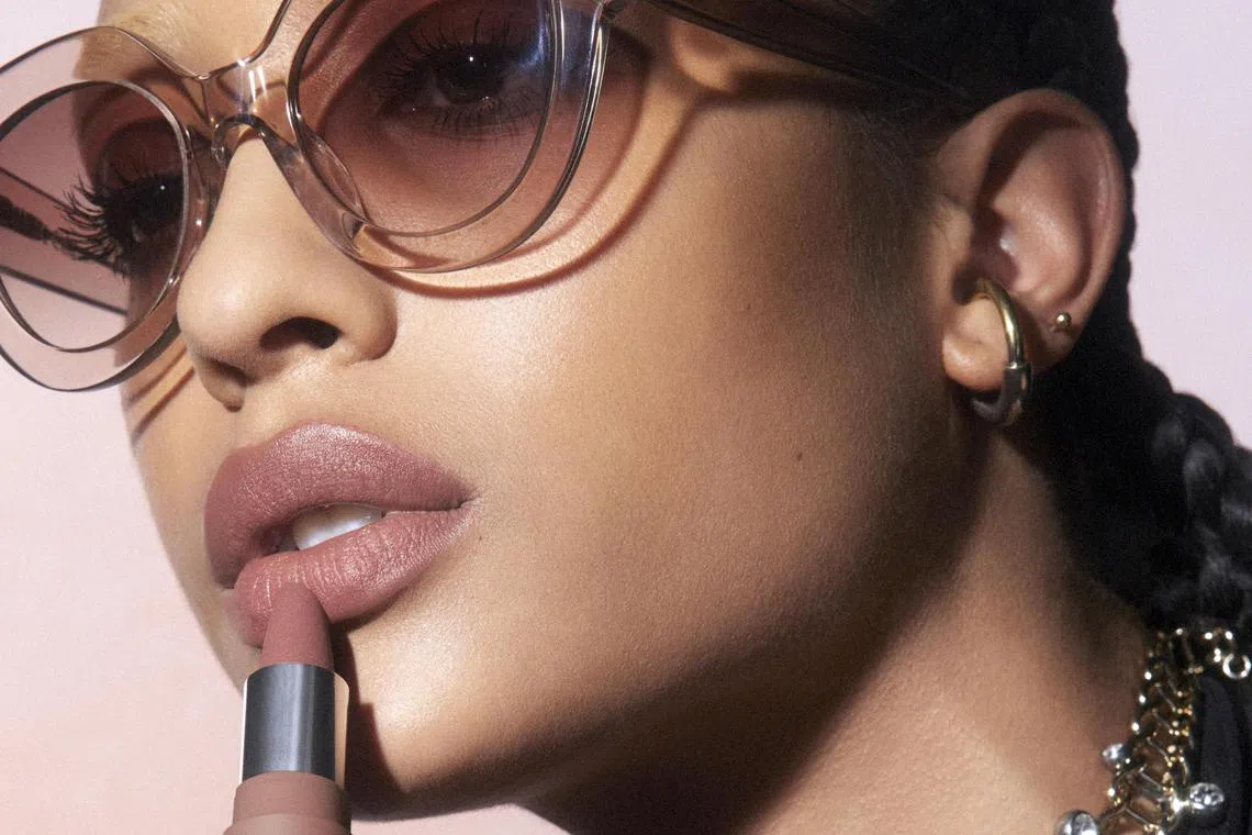 Make Up For Ever Rouge Artist Velvet Nude