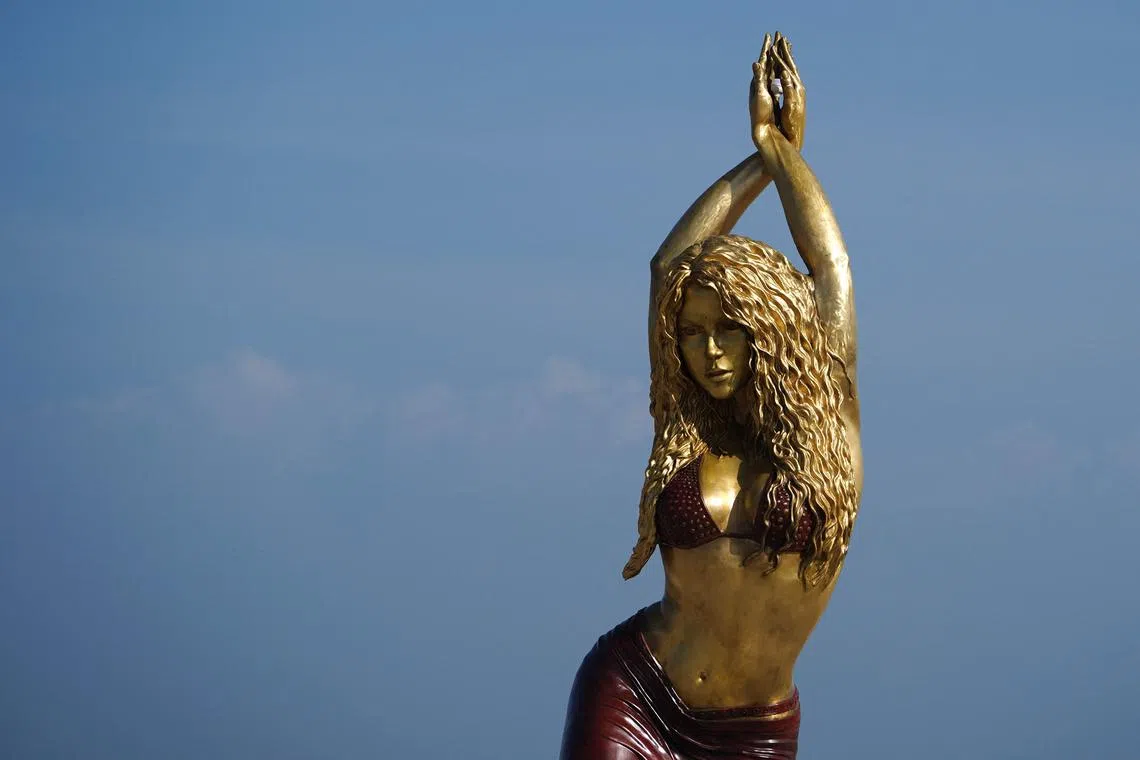 Colombian singer Shakira has been immortalised in bronze, in her famous belly-dancing pose, in her home city of Barranquilla.