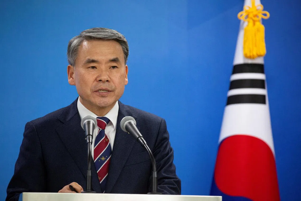 FILE PHOTO: South Korean Defense Minister Lee Jong-sup speaks as he attends a joint press conference with U.S. Secretary of Defense Lloyd Austin after their meeting at the Defence Ministry in Seoul, South Korea, 31 January 2023.  Jeon Heon-Kyun/Pool via REUTERS/File Photo