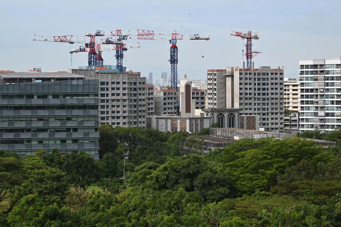 ST20230207-202313441712-Lim Yaohui-pixgeneric/
Generic photograph of HDB flats being built around Darul Ghufran Mosque as viewed from Blk 413 Tampines Street 41 on Feb 7, 2023.
Can be used for stories on money, property, land, religion, invest, budget, income, finance, financial, URA, HDB, housing, marriage, fertility, BTO, population, economy, and development.
(ST PHOTO: LIM YAOHUI)
