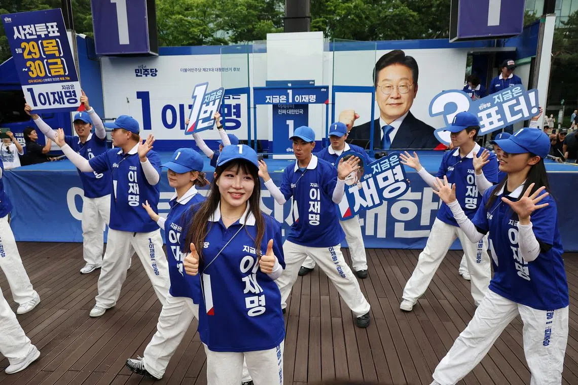 FILE PHOTO: Supporters of Lee Jae-myung, the presidential candidate for South Korea's Democratic Party, cheer during an election campaign rally at a park in Seoul, South Korea, May 28, 2025.   REUTERS/Kim Hong-Ji/File Photo