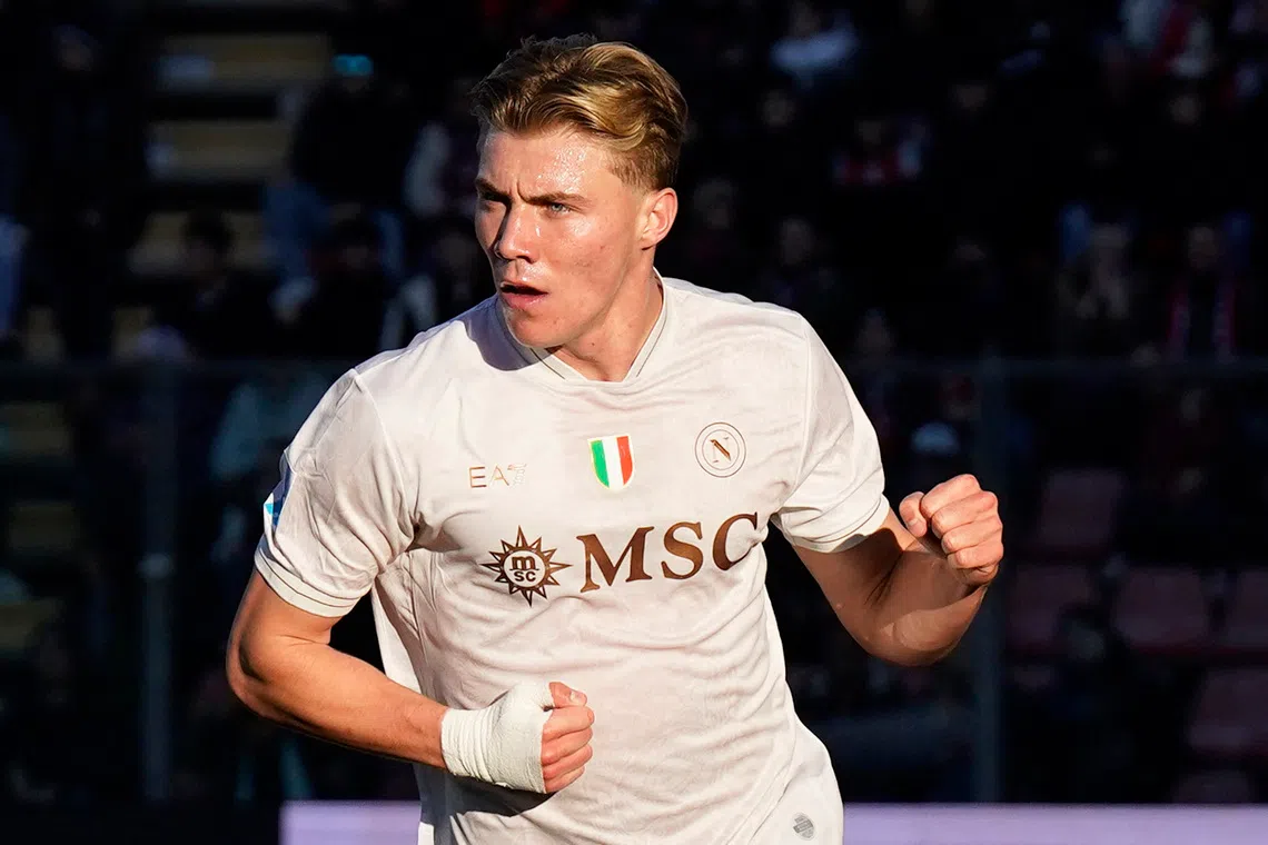 Soccer Football - Serie A - Cremonese v Napoli - Stadio Giovanni Zini, Cremona, Italy - December 28, 2025 Napoli's Rasmus Hojlund celebrates scoring their first goal REUTERS/Matteo Ciambelli
