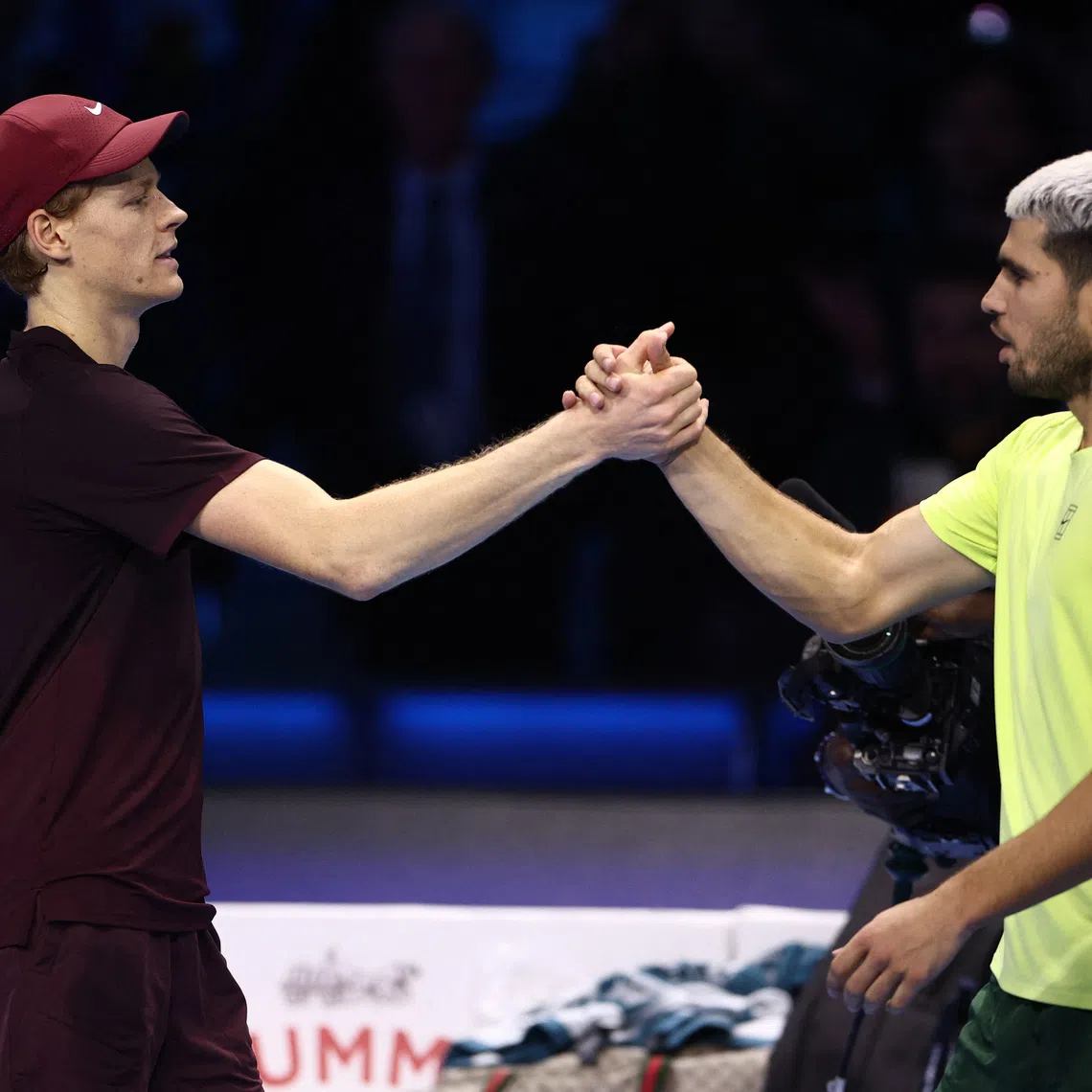 Tennis - ATP Finals - Turin - Palasport Olimpico, Turin, Italy - November 16, 2025 Italy's Jannik Sinner and Spain's Carlos Alcaraz shake hands after the final REUTERS/Guglielmo Mangiapane