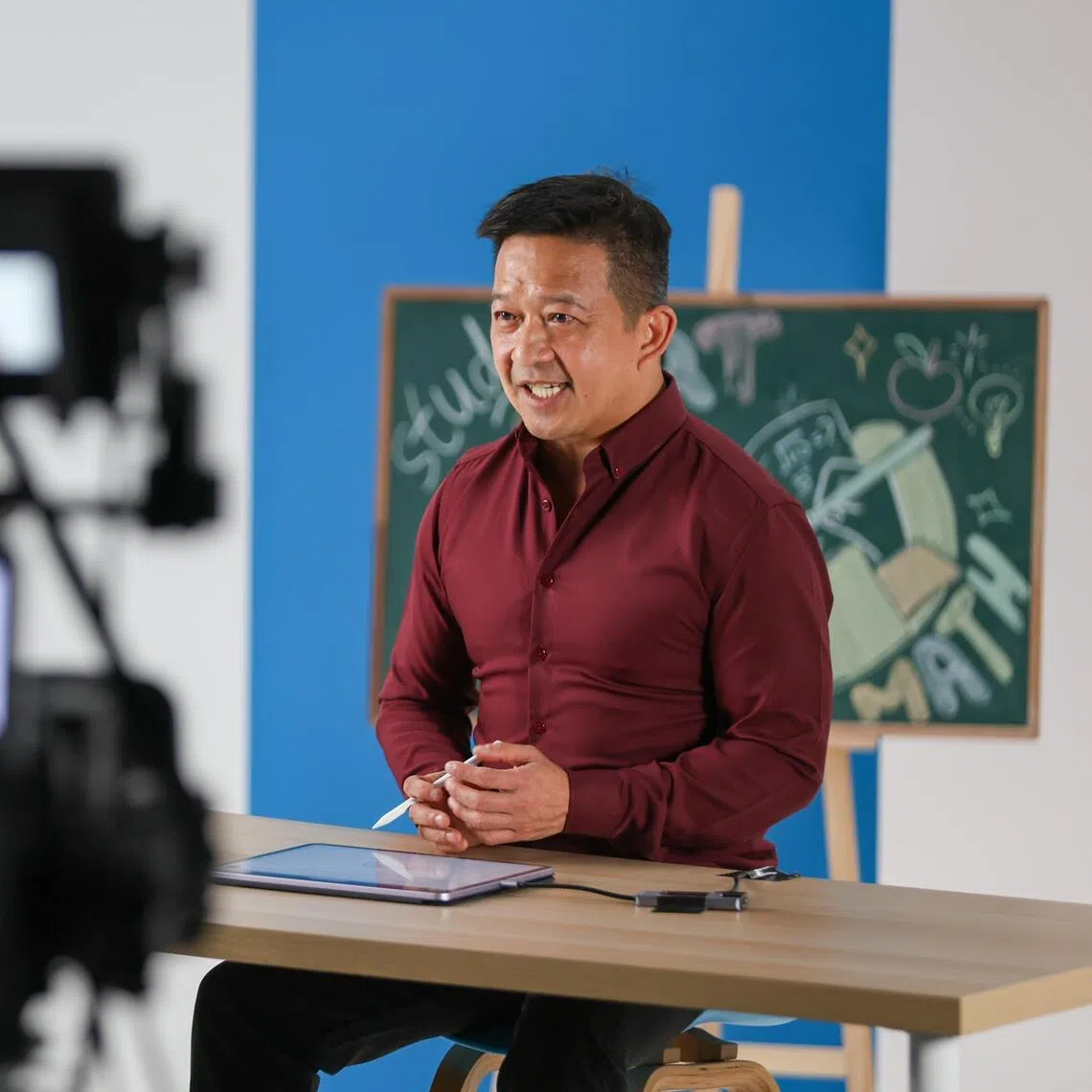 ST20260324_202628400132/Jasel Poh/ecmath

Maths Expert Dr Yeap Ban Har demonstrating the solutions to tricky math problems at the recording of the ST PSLE Companion video series on March 24, 2026.