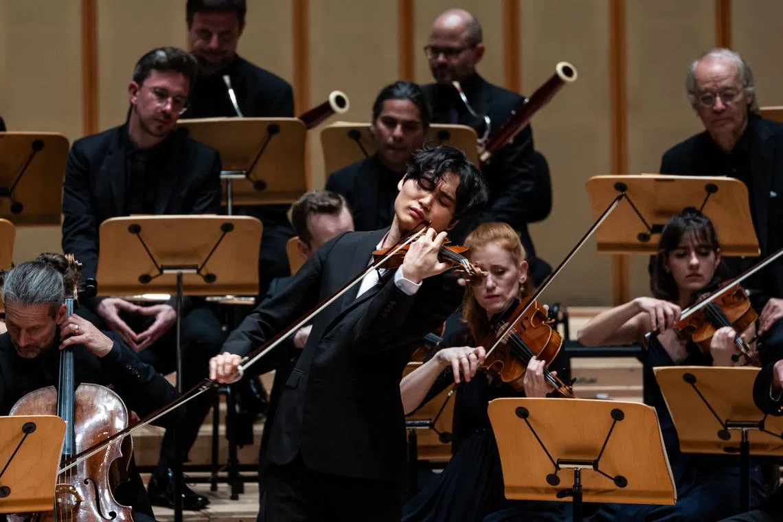 South Korean violinist Inmo Yang, winner of multiple international competitions, was guest soloist in Henri Vieuxtemps' Violin Concerto No. 5 in A Minor. 