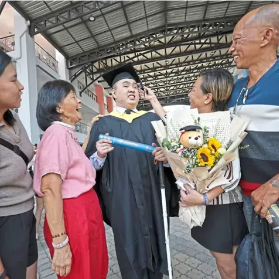 Mr Toh Khai Shern celebrates with his family at his convocation ceremony. 