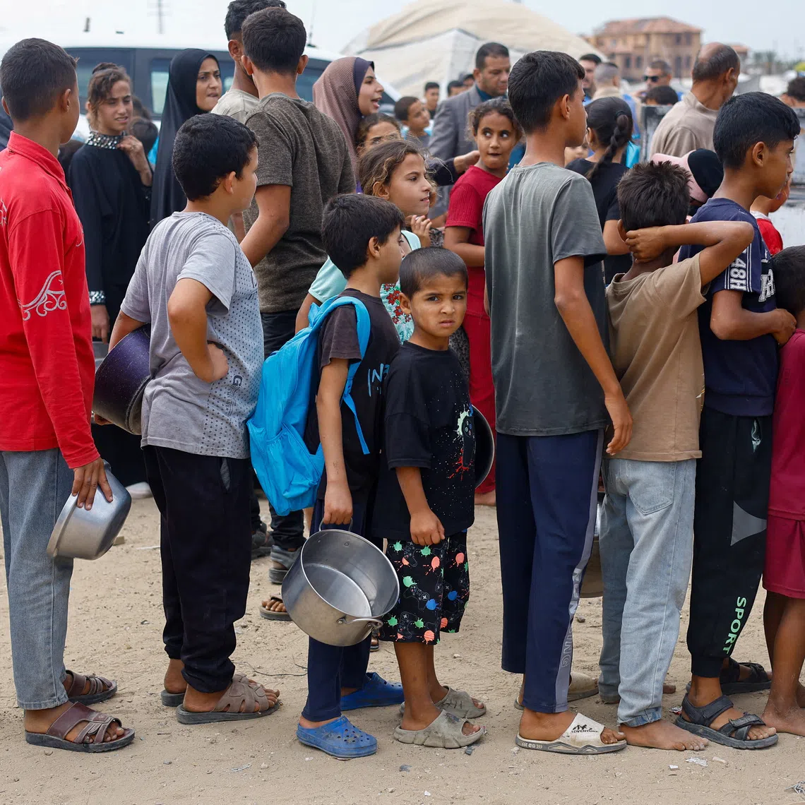 Palestinian children wait to receive food from a soup kitchen funded by the World Food Programme (WFP), in Deir Al-Balah, in the central Gaza Strip October 18, 2026. REUTERS/Mahmoud Issa