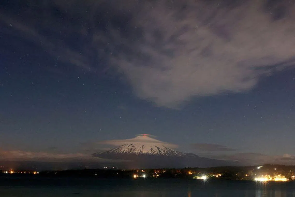 FILE PHOTO: A general view of the Villarrica volcano seen from Villarrica area, Chile, December 1, 2022. REUTERS/Ivan Alvarado/File Photo