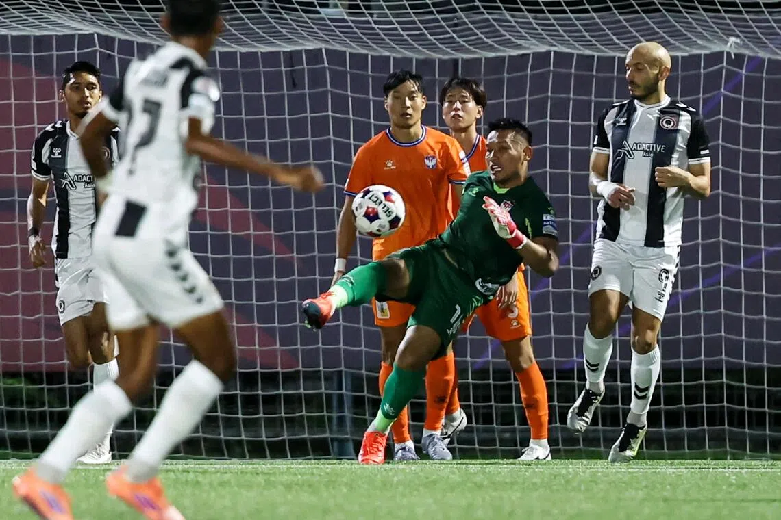 ST20251123_202597400123/Dgsoc23/Brian Teo/Deepanraj A C Ganesan/Albirex Niigata goalkeeper Hassan Sunny (centre) clearing the ball during the team's match against Tanjong Pagar United in the Singapore Cup at Jurong East Stadium on Nov 23, 2025. ST PHOTO: BRIAN TEO