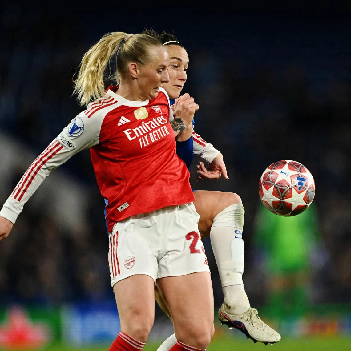 Soccer Football - UEFA Women's Champions League - Quarter Finals - Second Leg - Chelsea v Arsenal - Stamford Bridge, London, Britain - April 1, 2026 Chelsea's Lucy Bronze in action with Arsenal's Stina Blackstenius REUTERS/Dylan Martinez