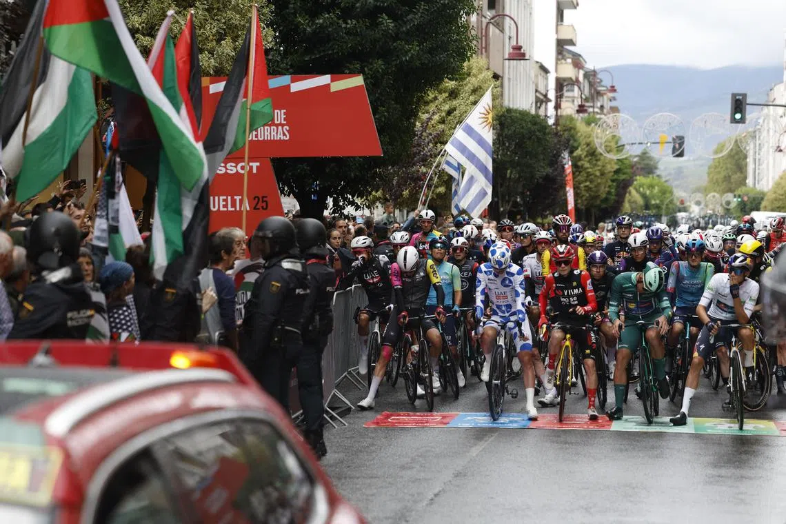 People with Palestinian flags protesting against the participation of Israel in the Vuelta on Sept 10, ahead of stage 17. 