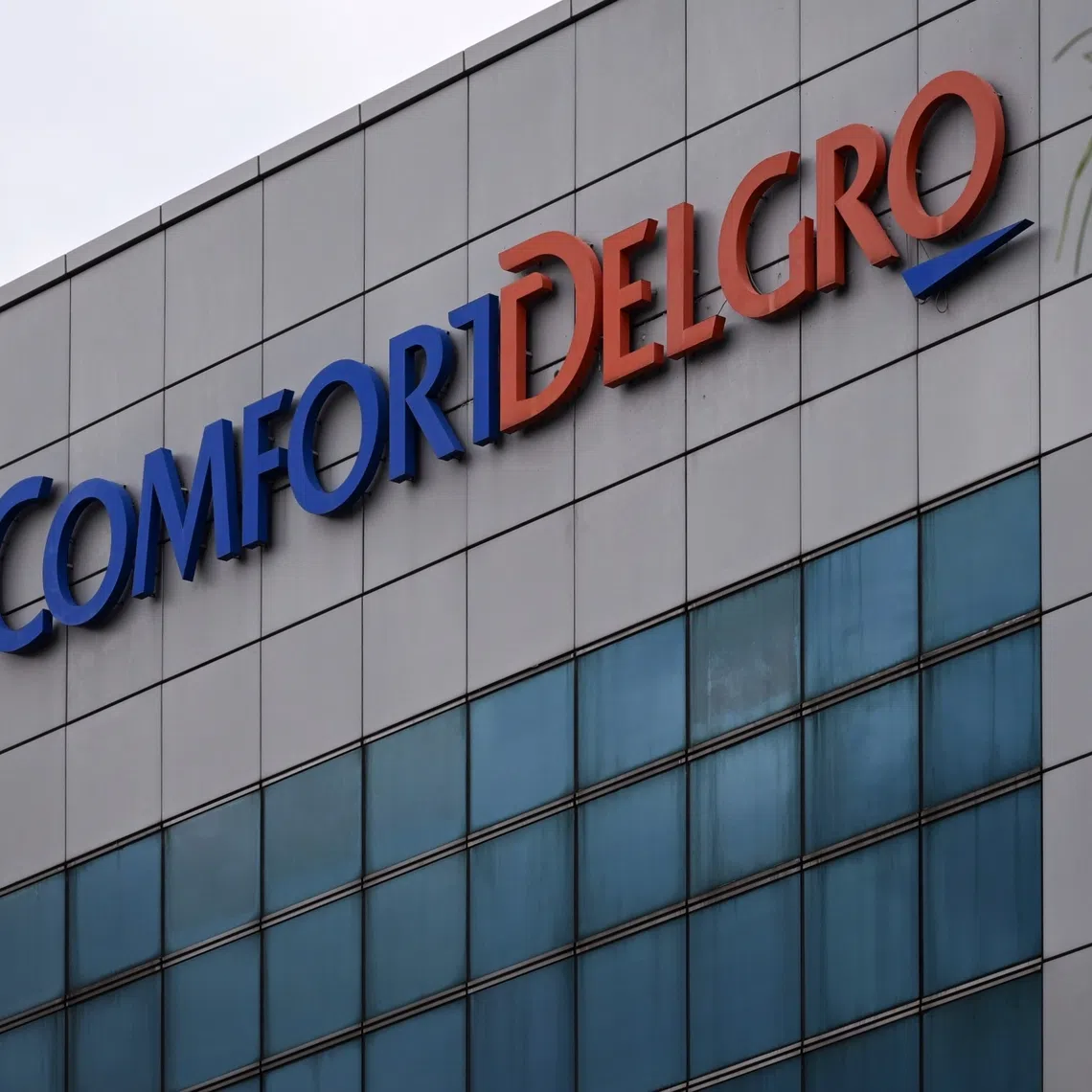 The move aims to increase the supply of taxis at underserved areas by incentivising drivers. 