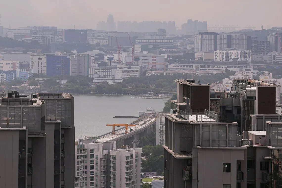 It is the first time since Oct 27 that the current air quality in any of the five regions entered the elevated range.