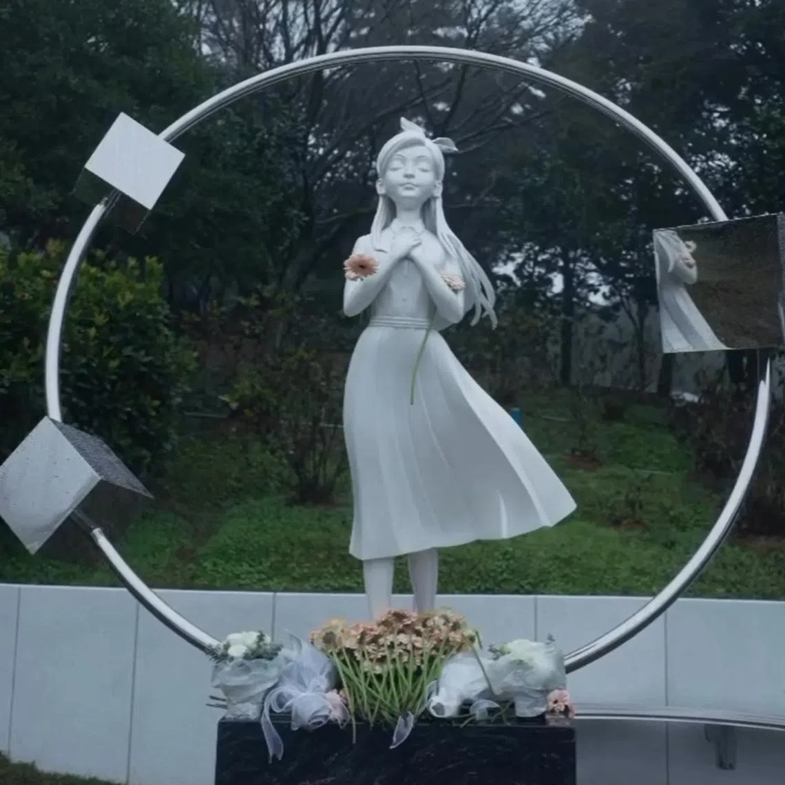 The statue was designed by Barbie Hsu’s husband DJ Koo.