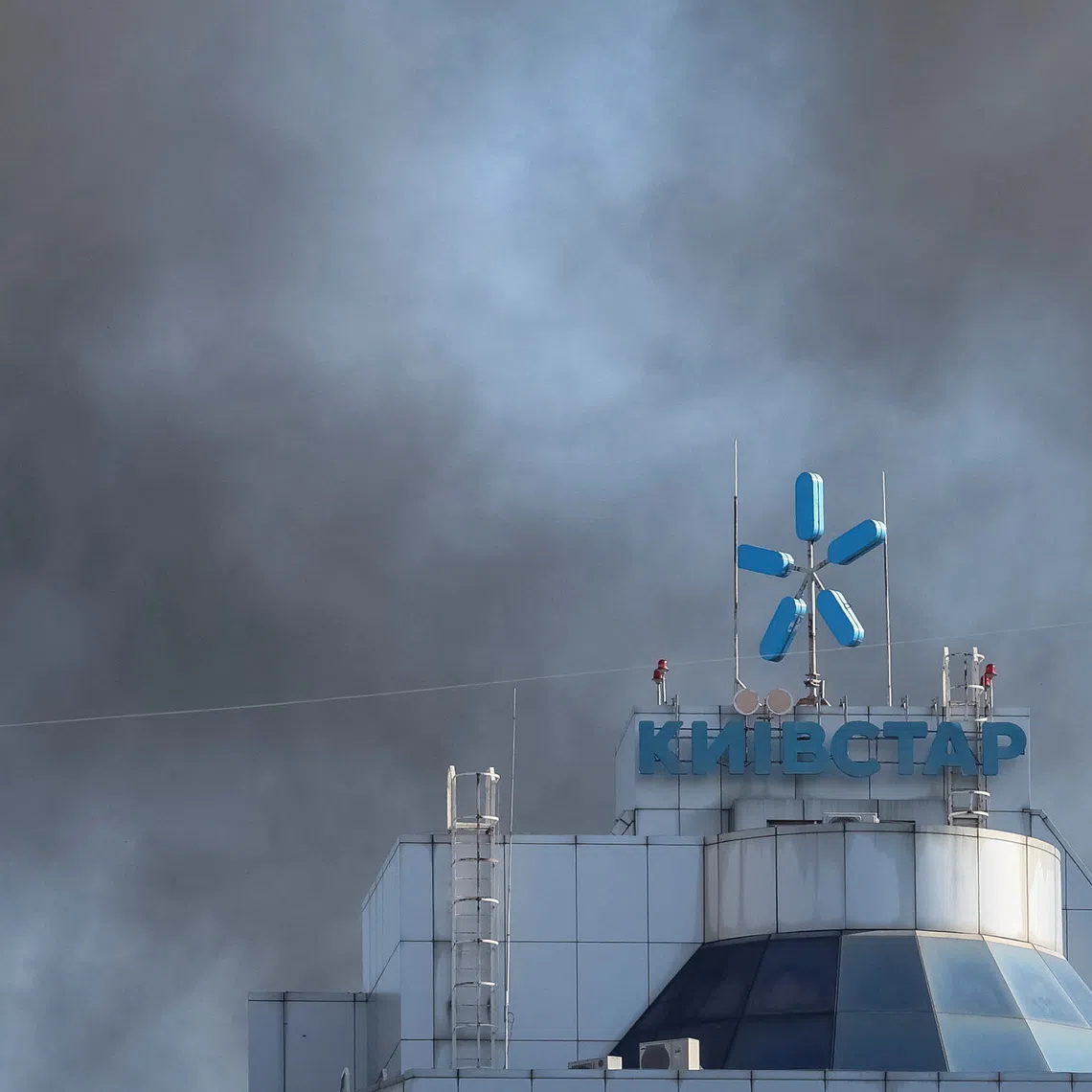 Smoke rises over the headquarters of Kyivstar, one of Ukraine's largest telecoms companies, hit by a Russian jet drone strike, amid Russia's attack on Ukraine, in Kyiv, Ukraine September 27, 2026. REUTERS/Gleb Garanich