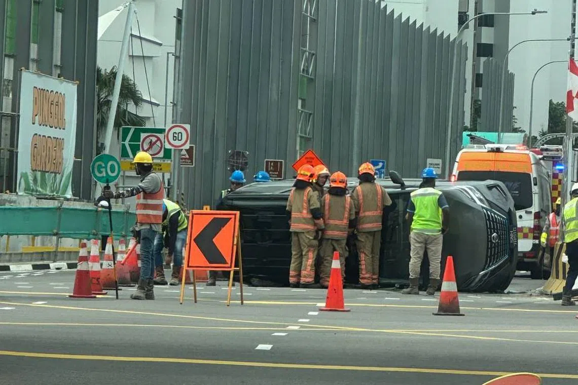 Driver taken to hospital after accident involving 2 cars in Punggol ...