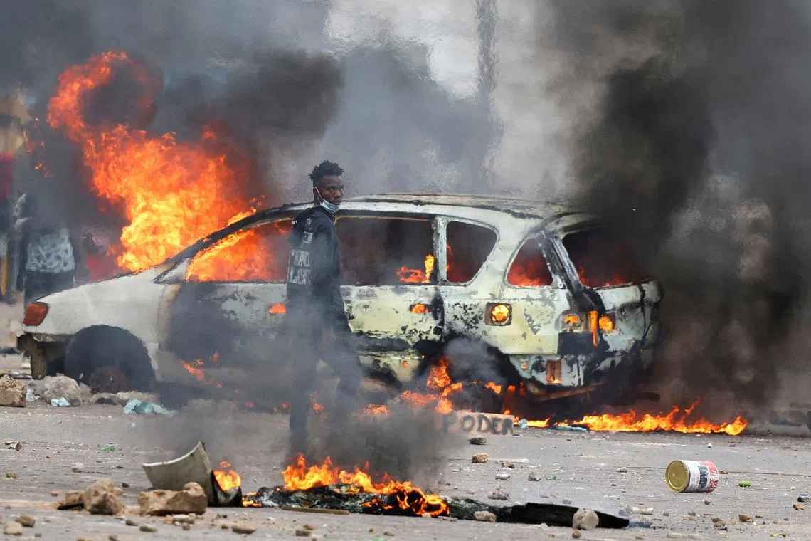 FILE PHOTO: A protester looks on near a burning barricade during a \"national shutdown\" against the election outcome, in Maputo, Mozambique, November 7, 2024. REUTERS/Siphiwe Sibeko/File Photo