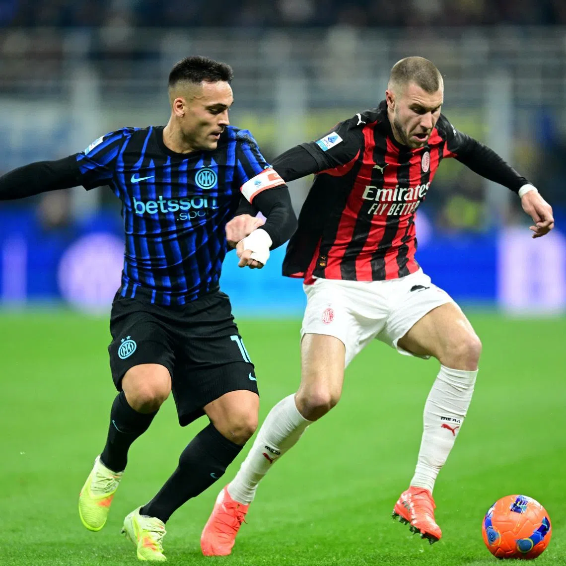 Soccer Football - Serie A - Inter Milan v AC Milan - San Siro, Milan, Italy - November 23, 2025 Inter Milan's Lautaro Martinez in action with AC Milan's Strahinja Pavlovic REUTERS/Daniele Mascolo