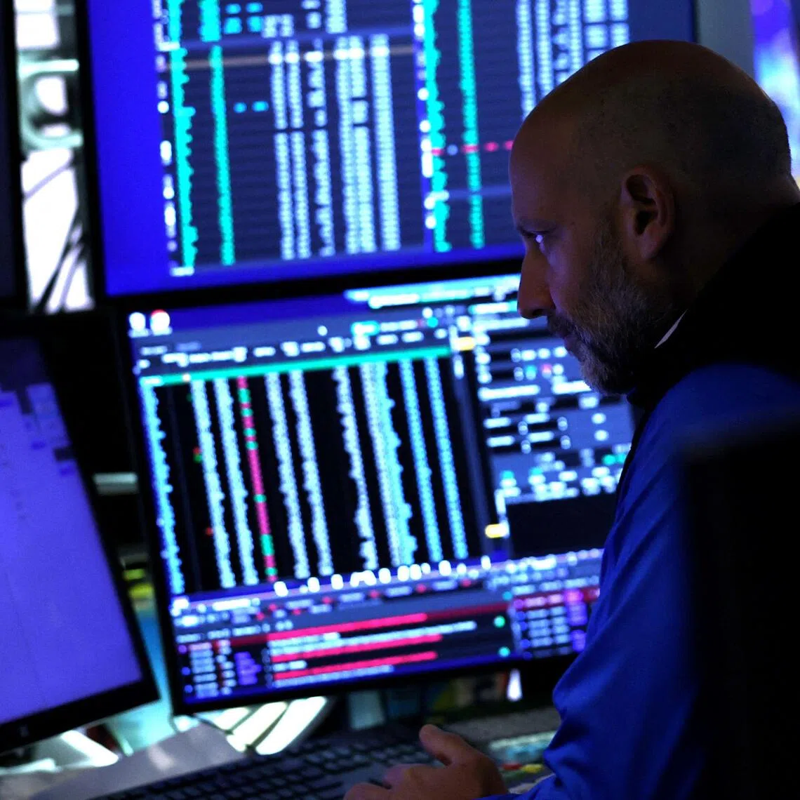 The move to reduce US corporate reporting to twice a year instead of quarterly would cause investors to have less market insights. 