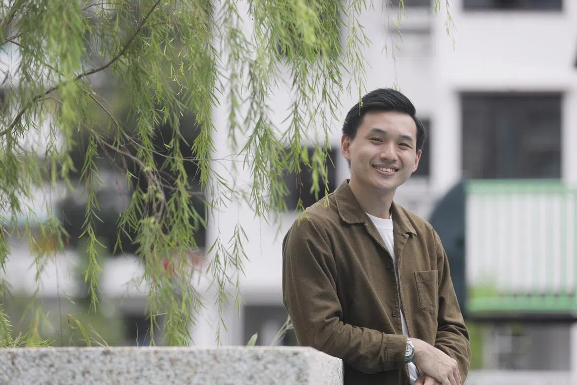 Documentary-maker Ong Kah Jing wrote a commentary in Mandarin for the Lianhe Zaobao newspaper, encouraging adults to learn Chinese. 