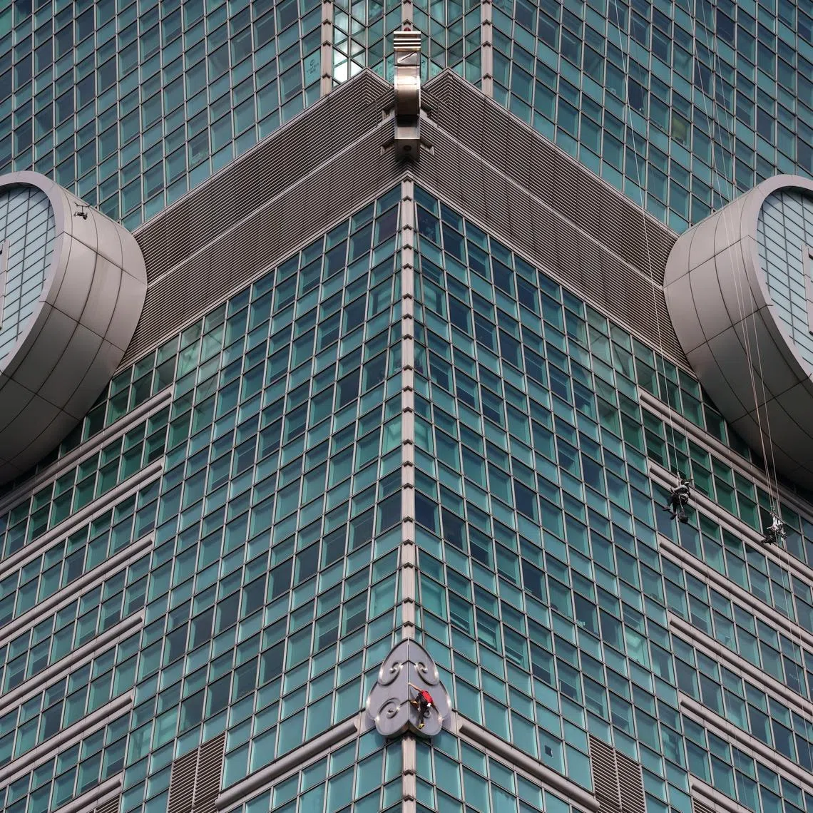 US rock climber Alex Honnold climbing the Taipei 101 skyscraper building, in Taipei, Taiwan, on Jan 25, 2026. 