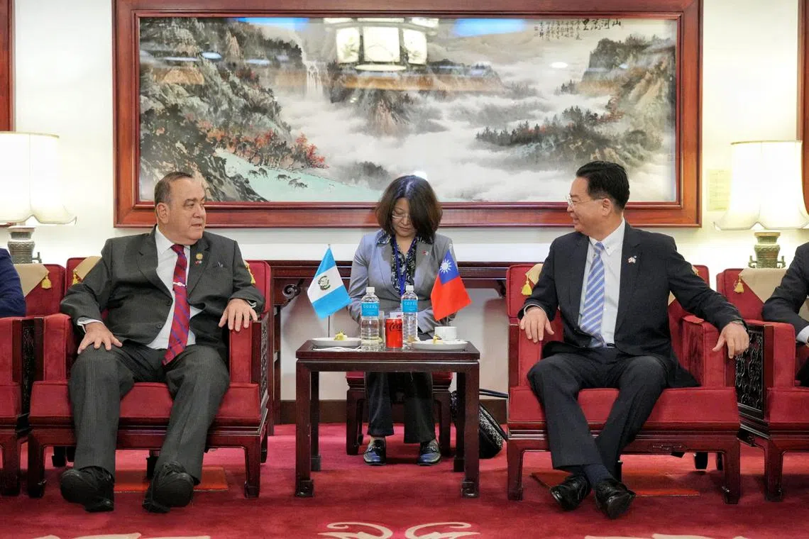 Guatemala President Aleiandro Eduardo Giammattei Falla (L) speaking with Taiwan Foreign Minister Joseph Wu upon arriving at the Taoyuan International Airport. 