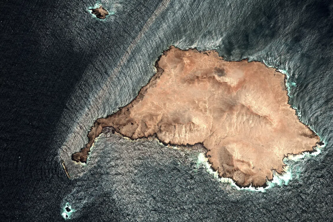 A satellite image shows the damaged vessel Caroline Bezengi and an oil slick off the Hallaniyat Islands, off the coast of Dhofar Governorate, Oman, August 5, 2026. Pléiades © CNES 2026, Distribution Airbus DS/Handout via REUTERS