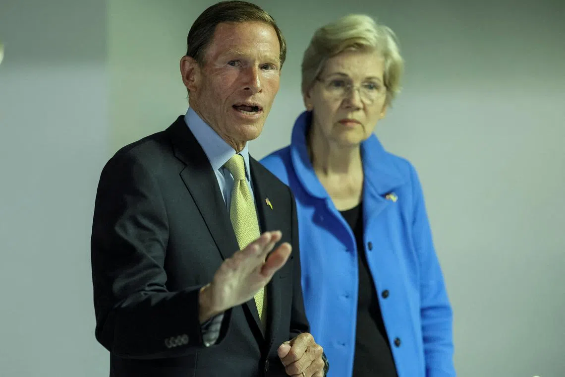 FILE PHOTO: U.S. Senators Elizabeth Warren (D-MA) and Richard Blumenthal (D-CT) attend a joint news briefing inside a shelter during an air raid alert, amid Russia's attack on Ukraine, in Kyiv, Ukraine August 23, 2023. REUTERS/Gleb Garanich/File Photo