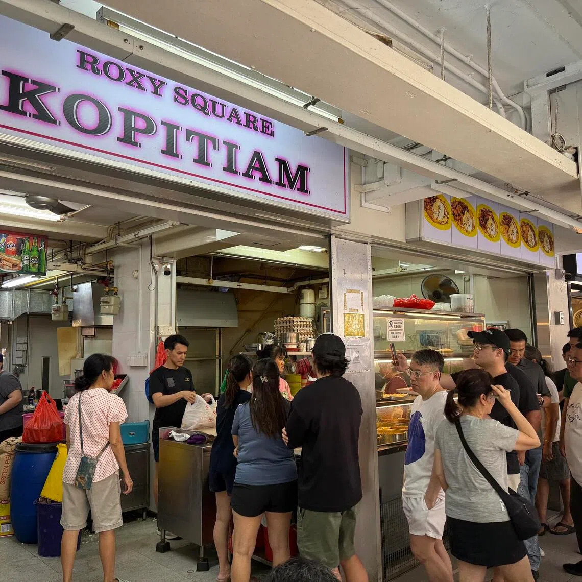 hkbeo24 - Beo Crescent No Name Hainanese Curry Rice is shuttering with its last day of operations being Sep 30. The news, which spread on social media, attracted a long line of over 70 customers, many who braved the midday sun for up to two hours queueing for their food. 


ST PHOTO: HEDY KHOO