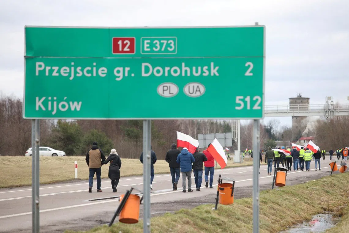 FILE PHOTO: Polish farmers protest over price pressures, taxes and green regulation, grievances shared by farmers across Europe and against the import of agricultural produce and food products from Ukraine near the Polish Ukrainian border crossing in Dorohusk, Poland, February 18, 2024. Jakub Orzechowski/Agencja Wyborcza.pl via REUTERS/File Photo