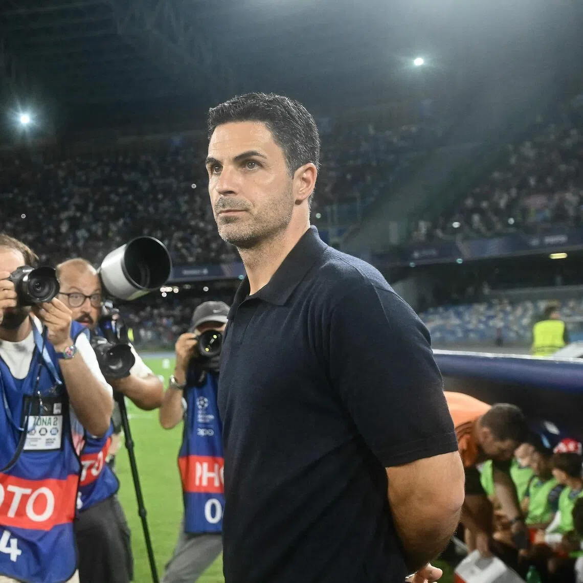Arsenal’s Spanish coach Mikel Arteta has employed pickpockets during meals to unsettle his squad.