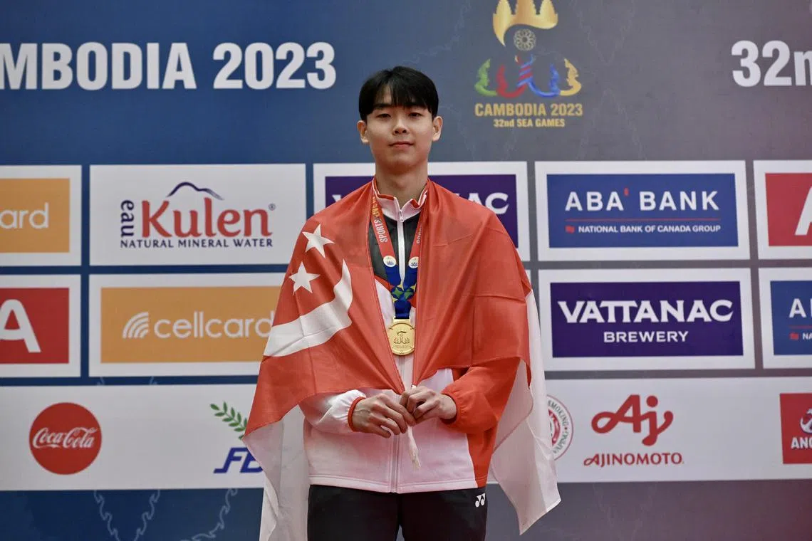 Singapore's Si To Jian Tong beat Jose Noelito Garcia of the Philippines 15-11 in the men's epee final to win the Republic's first gold in the event.