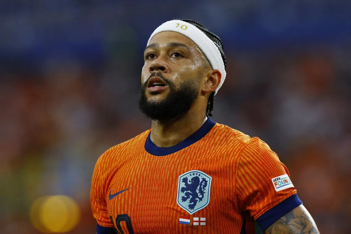 FILE PHOTO: Soccer Football - Euro 2024 - Semi Final - Netherlands v England - Dortmund BVB Stadion, Dortmund, Germany - July 10, 2024  Netherlands' Memphis Depay REUTERS/Piroschka Van De Wouw/File Photo