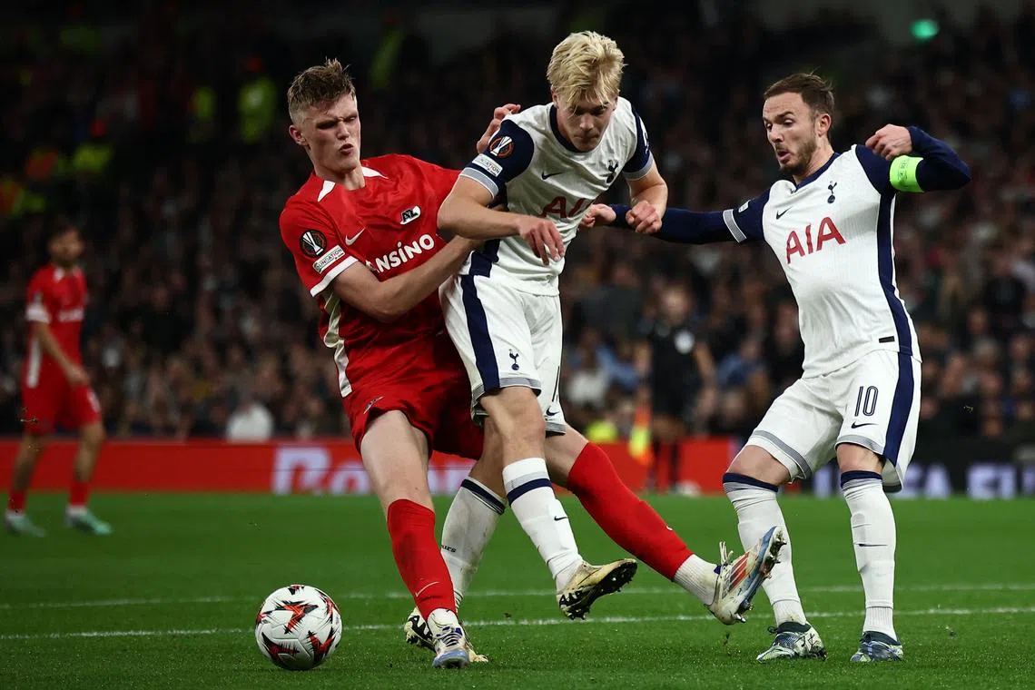 Tottenham were awarded a crucial penalty in the 53rd minute when Lucas Bergvall was brought down by Alkmaar's Maxim Dekkeras as he went to shoot.