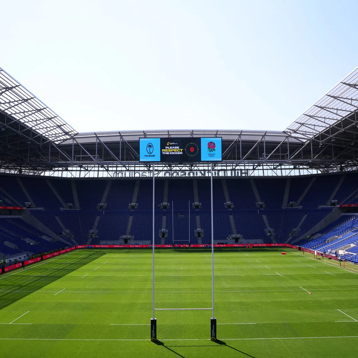 More than 500 ex-rugby union and league players have sued the codes’ governing bodies over neurological injuries.