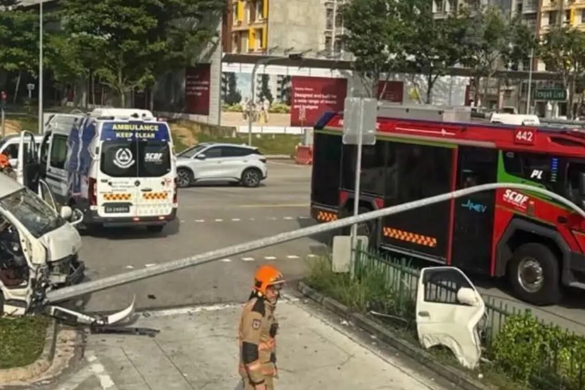 Man taken to hospital unconscious after minibus crashes, knocks over lamp post in Bukit Batok
