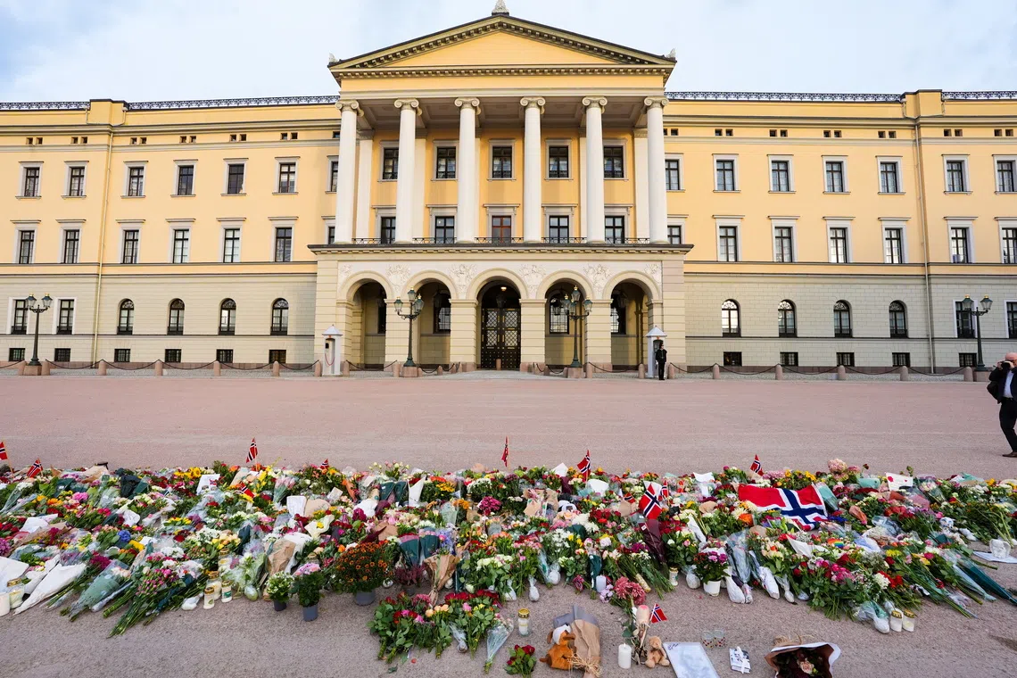 Flowers are laid at Palace Square in front of the Royal Palace in Oslo, Norway, on Aug 28.