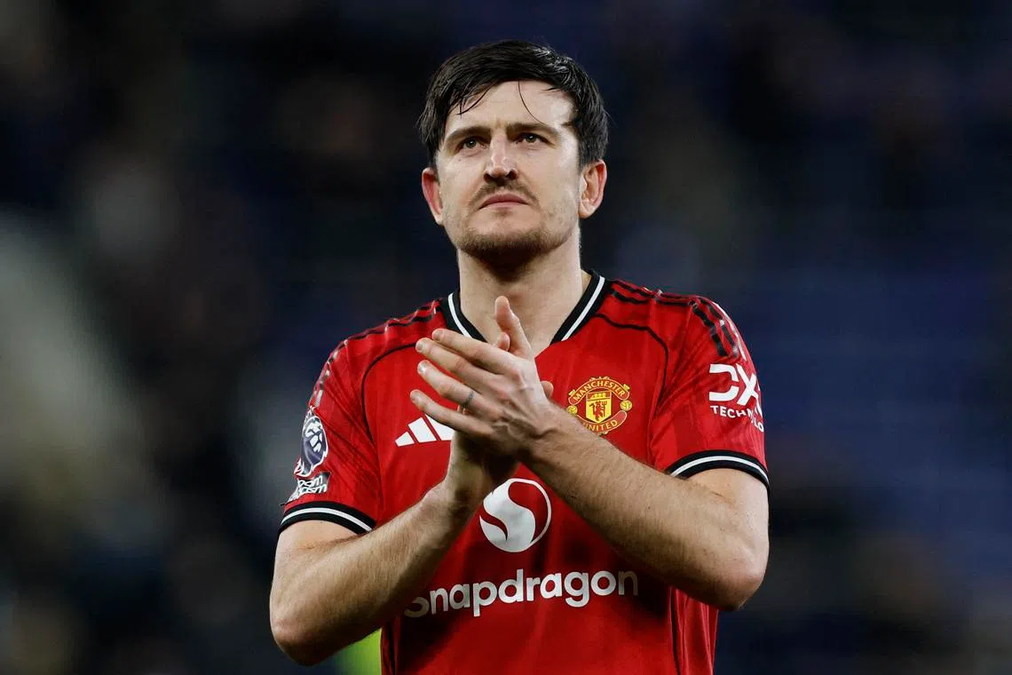 Soccer Football - Premier League - Everton v Manchester United - Hill Dickinson Stadium, Liverpool, Britain - February 23, 2026 Manchester United's Harry Maguire applauds fans after the match Action Images via Reuters/Jason Cairnduff