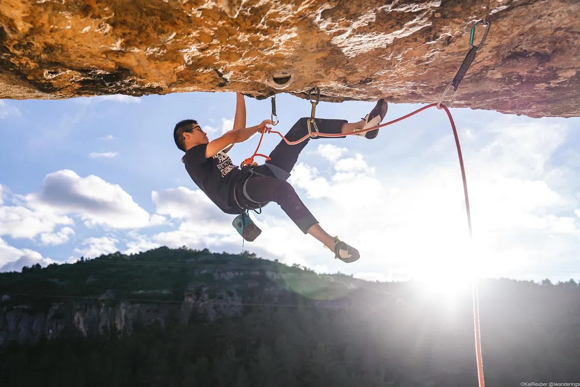 lyclimb - Clipping in on a overhang lead climbing route.



Credit: Kai Reuber